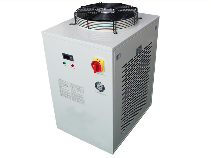 UV LED固化光源設(shè)備的三大配置照射頭、水冷機(jī)、電源驅(qū)動